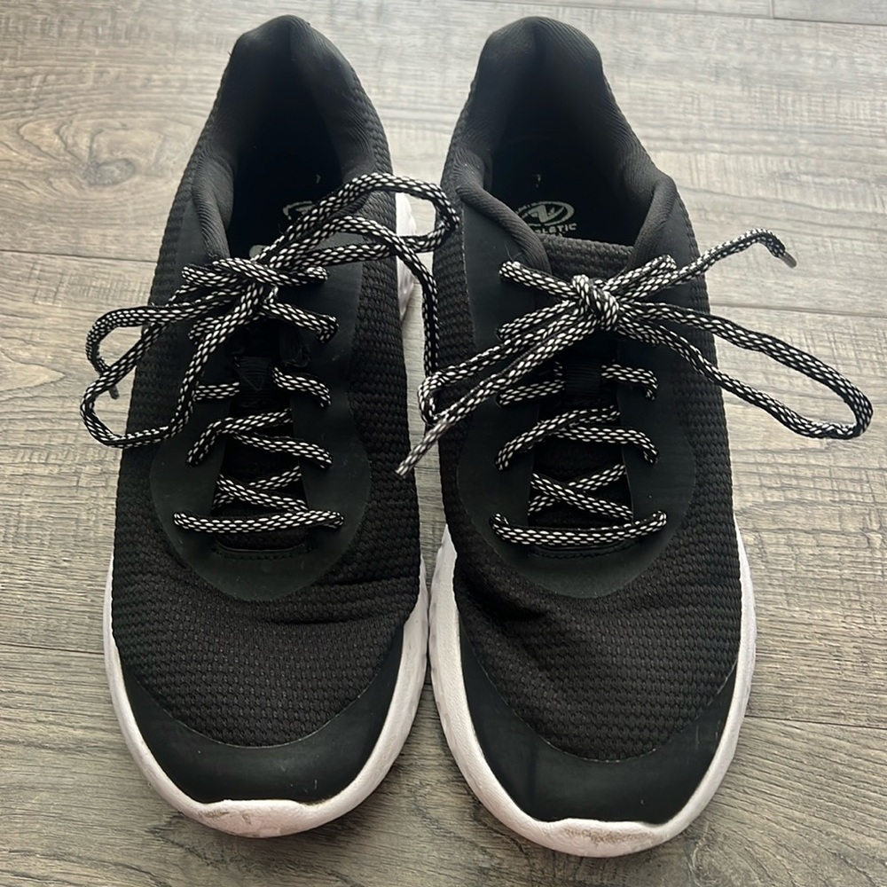 Athletic Works women’s size 7 shoes in good condition.